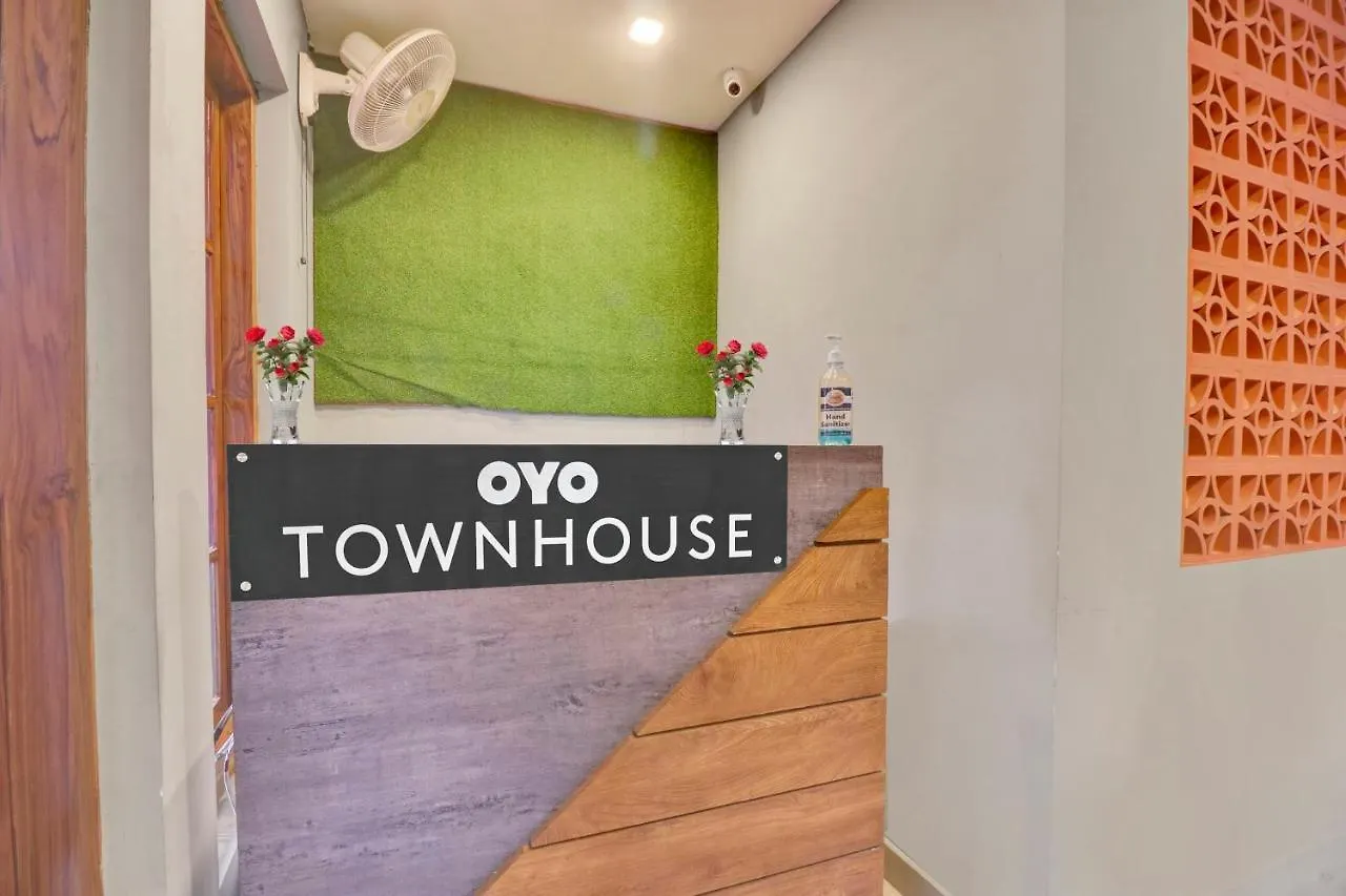 מלון Tullipurmbu Oyo Townhouse 1070 Ramis Plaza 3*,  הודו