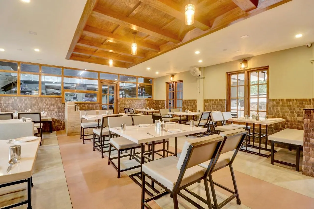 מלון Tullipurmbu Oyo Townhouse 1070 Ramis Plaza