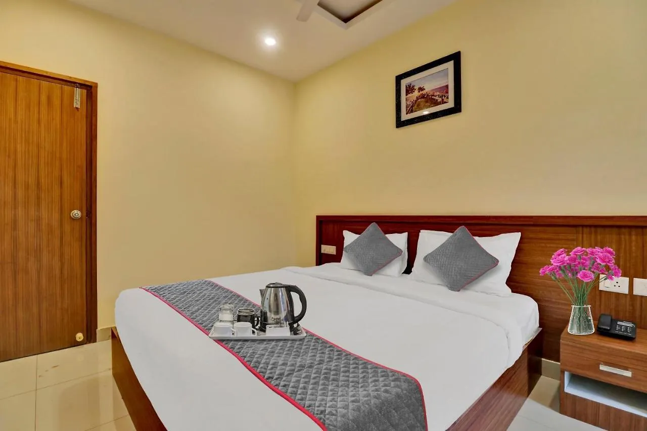 מלון Tullipurmbu Oyo Townhouse 1070 Ramis Plaza